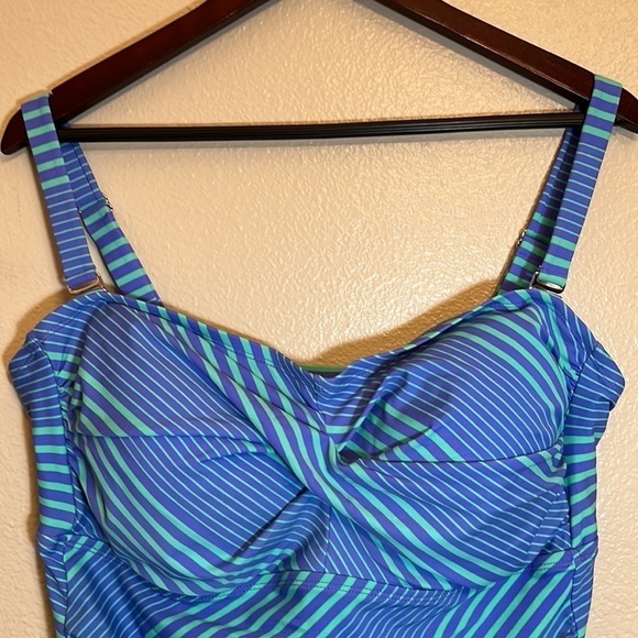 CATALINA Swimsuit Top Plus Size 2X (18W-20W) - Picture 4 of 16